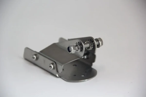 Крепление датчика эхолота Garmin на струбцину с защитой от ударов